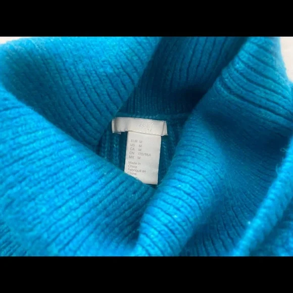 H&M sweater - Picture 2 of 4